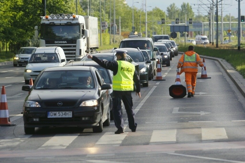 Ważne ulice miasta były zamknięte. Wszystko przez kolarzy (ZDJĘCIA)