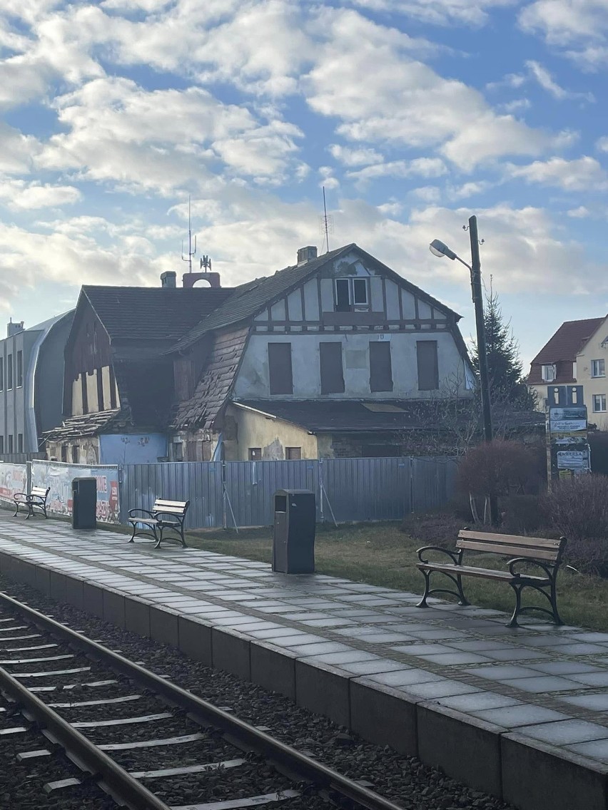 Tak aktualnie prezentuje się budynek dworca w Niechorzu