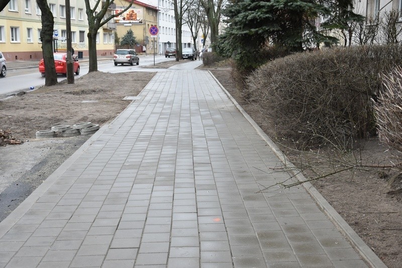 Wyremontowany niedawno chodnik przy ul. Kasprzaka.