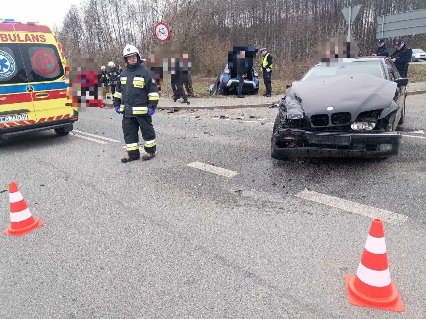 Wypadek w Treblince. Zderzenie dwóch samochodów osobowych na drodze wojewódzkiej nr 627. Do zdarzenia doszło 2.03.2024