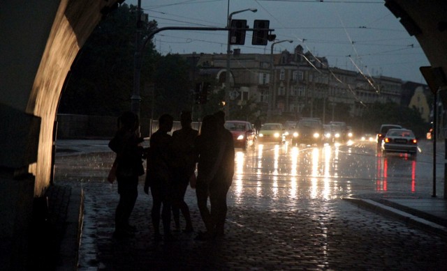 W nocy z poniedziałku na wtorek czeka nas intensywny deszcz we Wrocławiu