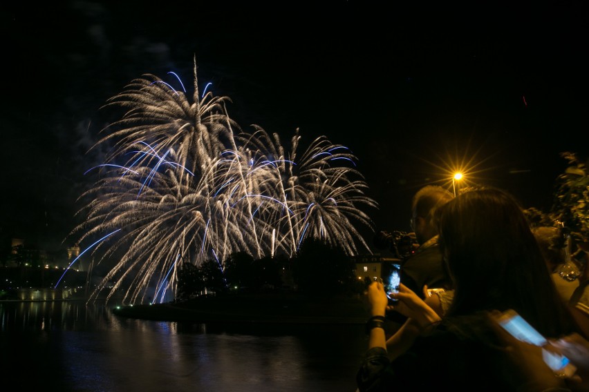 Wianki 2017 w Krakowie. Pokaz sztucznych ogni oczarował...