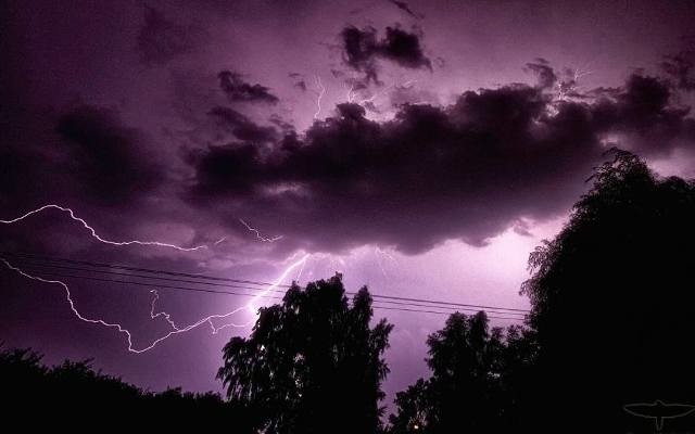 Burze mogą potrwać aż do godz. 22.00.