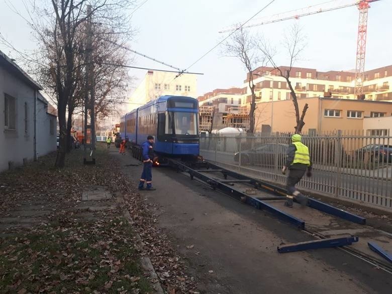 Pierwszy z nowych tramwajów zacznie wozić pasażerów po...