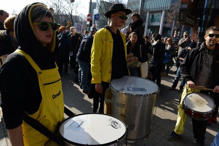 Dzień Kobiet w Poznaniu: Manifa przeszła ulicą Półwiejską