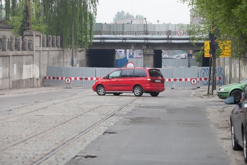 Zamknięcie ul. Tramwajowej sparaliżowało pół miasta. Policja apeluje - nie wjeżdżajcie do centrum 