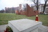 Kraków. Akowcy chcą pomnika w pierwotnej wersji, obok Wawelu