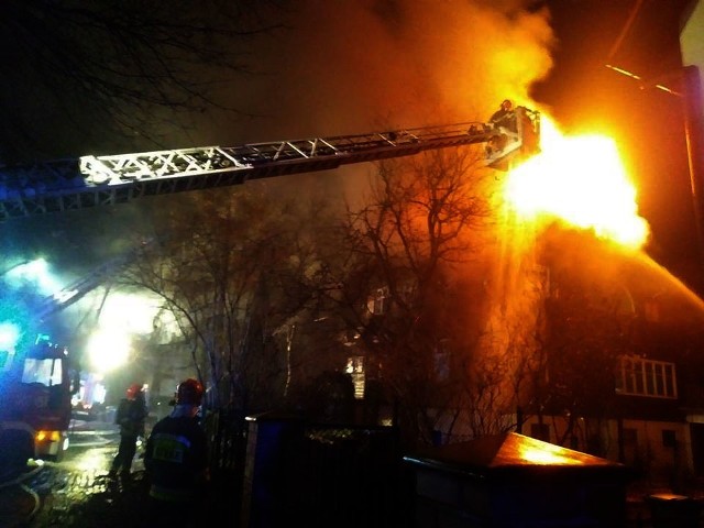 Pożar przy ulicy Chopina we Wrocławiu. W nocy z 21 na 22 listopada 2018 roku spłonęła zabytkowa willa.