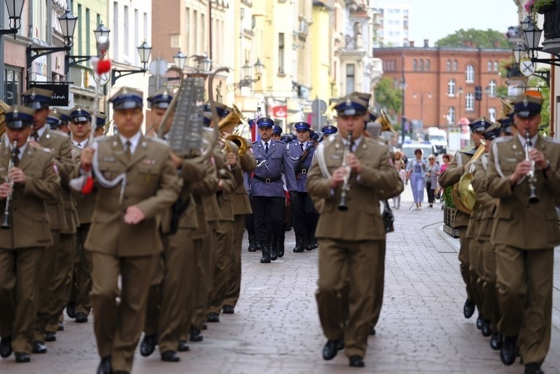 Dziś (16 lipca) ulicami starówki przeszła kolumna toruńskich...