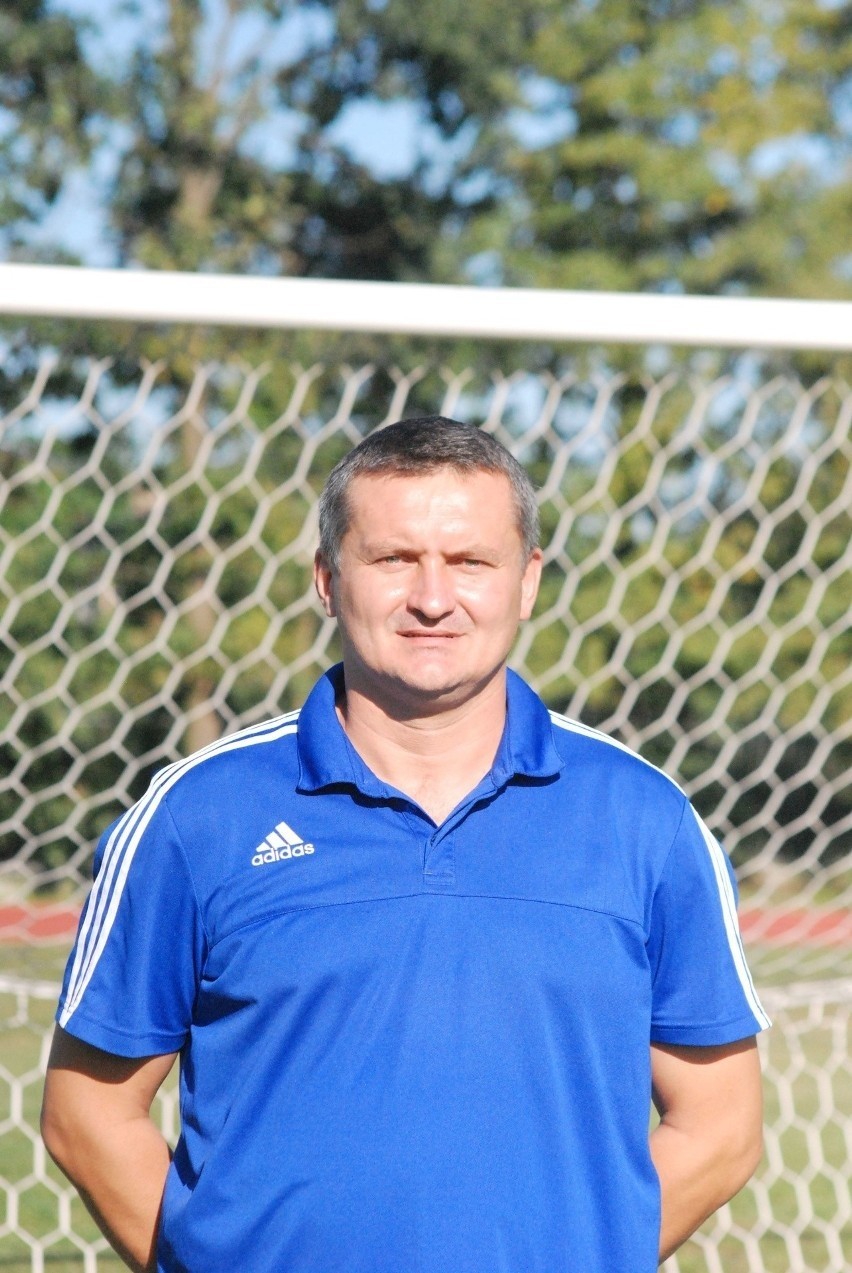 Klasa okręgowa. Były znany piłkarz KSZO Ostrowiec Grzegorz Klepacz został trenerem OKS Opatów. Zastąpił Mikołaja Jasińskiego