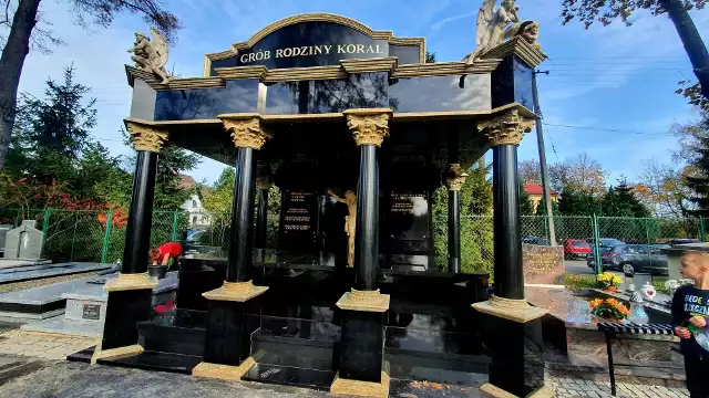 Grobowiec rodziny Koral z Nowego Sącza znajduje się na Cmentarzu Komunalnym przy ul. Śniadeckich