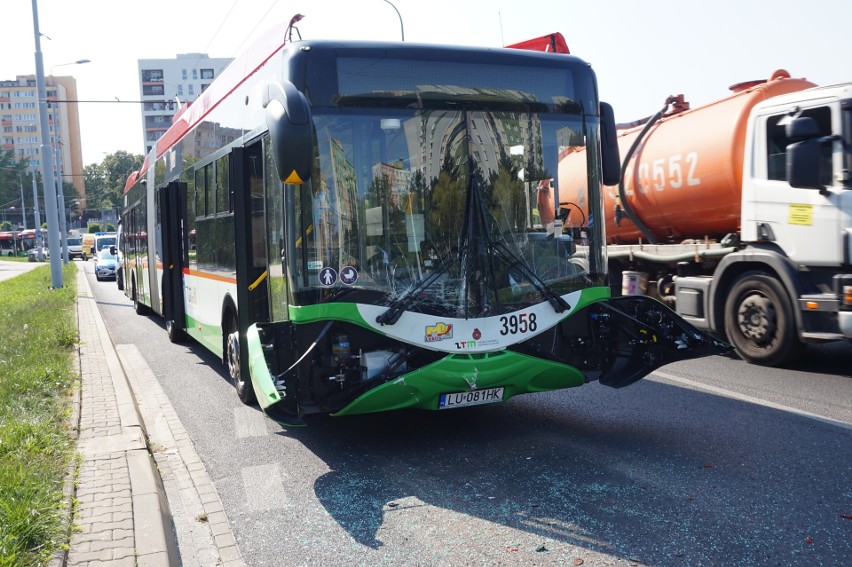 Kolizja trolejbusu na Kalinowszczyźnie. Zderzyły się trzy pojazdy. Są poszkodowani