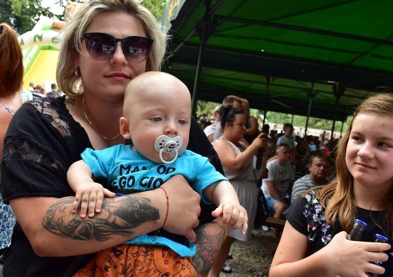 Setki ludzi na pikniku Ku Pamięci Kubusia w Sanoku. Zebrane pieniądze przeznaczą na leczenie Bartusia Przychodzkiego z Sandomierza [ZDJĘCIA]