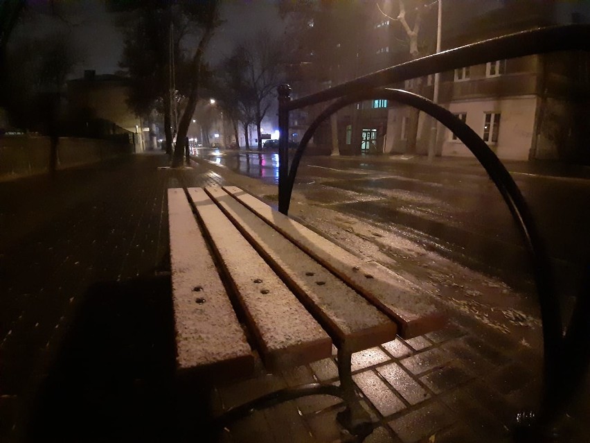 Śnieg w Lublinie. Sypnęło śniegiem, na drogach coraz trudniejsze warunki