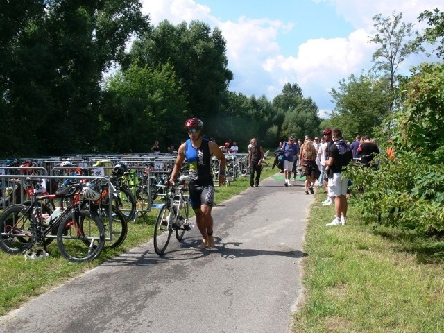 Zawodnicy przebiegną dwie pętle wokół koprzywnickiego a następnie wsiądą na rower i pokonają  dystans 20 kilometrów w kierunku Sandomierza.