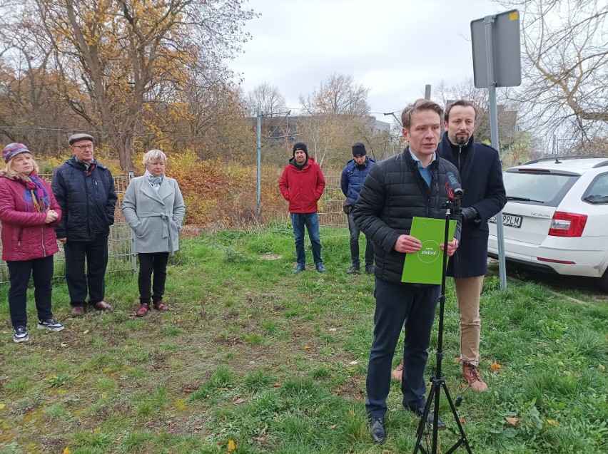 Nie ma porozumienia w sprawie budowy bezpiecznego przejścia przez tory w Szczecinie. Ile warte jest bezpieczeństwo ludzi? 