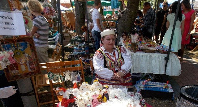 Teresę Nowak można spotkać na różnych imprezach kulturalnych w regionie. Na zdjęciu podczas Jarmarku w Pawłowie.