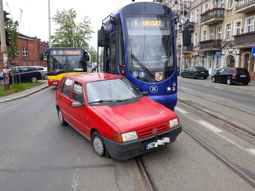 Wrocław: Wypadek tramwaju przy mostach Trzebnickich. Jedna osoba ranna