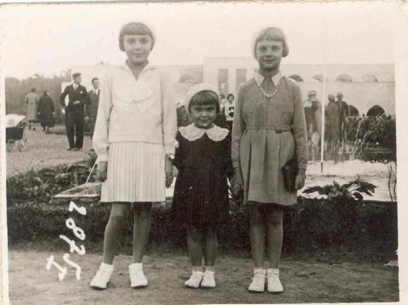 Pamiątkowa fotografia rodziny Dittmerów z 1934 lub 1935 r. W...