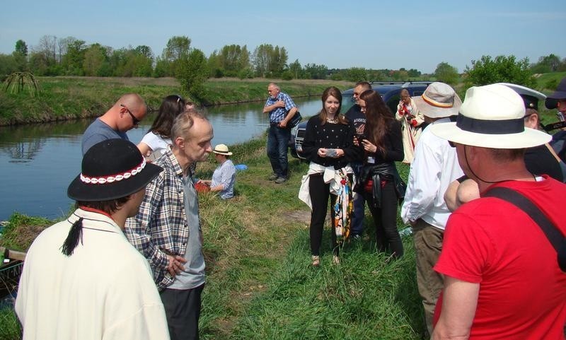 Flis Królewski po Wiśle wyruszył spod Oświęcimia do Gdańska. Uczestnicy mają do pokonania 941 km [ZDJĘCIA]