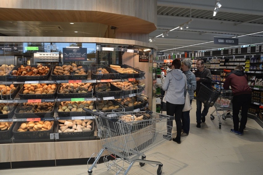 Atrakcyjne promocje i tłumy klientów na otwarciu drugiego supermarketu Lidl w Stalowej Woli