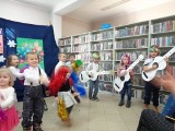 Inowrocław. Przedszkolaki z "Ciuchci" wystąpiły w bibliotece dla babć i dziadków [zdjęcia]