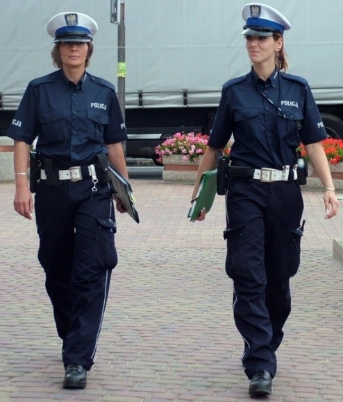 Wałcz. Policjanci już w nowych mundurach | Głos Szczeciński