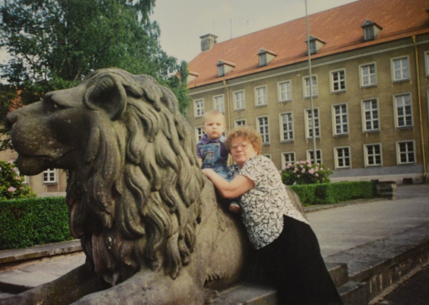 10 czerwca 1995 roku – Danuta Kalita z wnuczkiem, Nikodemem.