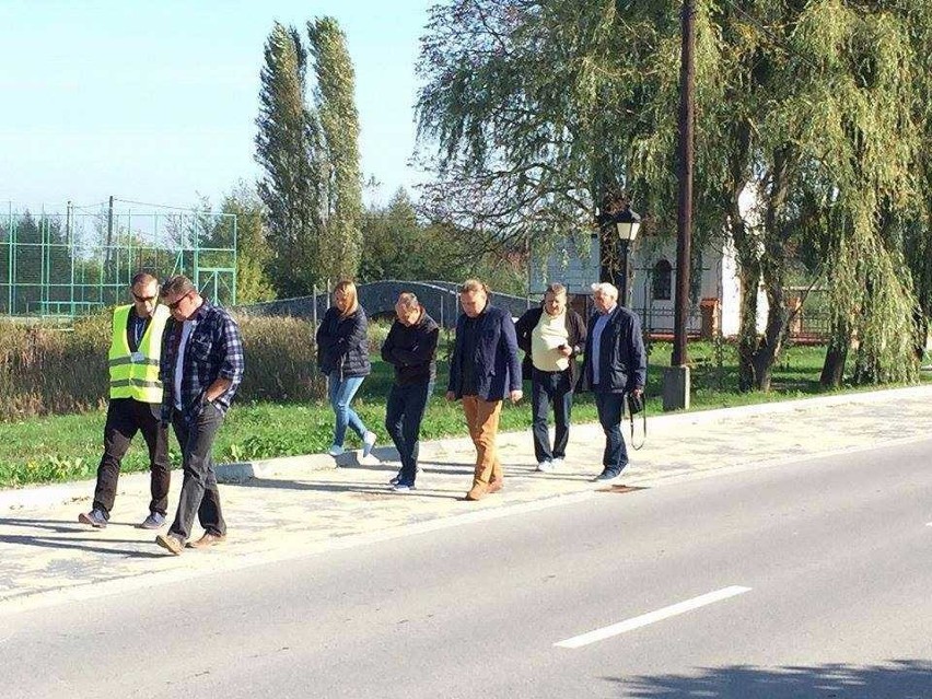 Nowe chodniki i miejsca parkingowe w gminie Baranów Sandomierski