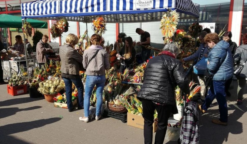 Świąteczne śniadanie zaczynamy od złożenia sobie życzeń i...