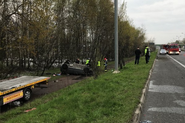 Fiat zderzył się z TIRem na DTŚ w Świętochłowicach ZDJĘCIA