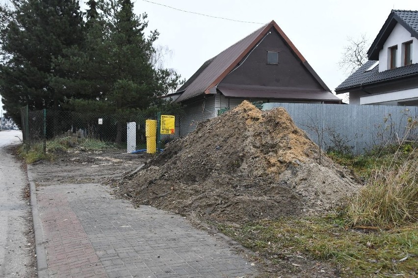 Hałdy ziemi w Kielcach po pracach... energetyków. Mieszkańcy oczekują porządku 