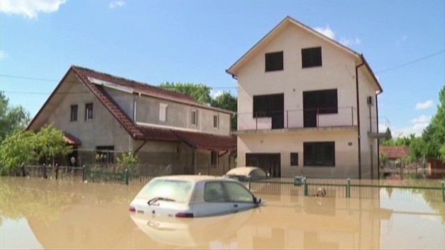 Do co najmniej 44 wzrosła liczba śmiertelnych ofiar powodzi, która nawiedziła Serbię oraz Bośnię i Hercegowinę.