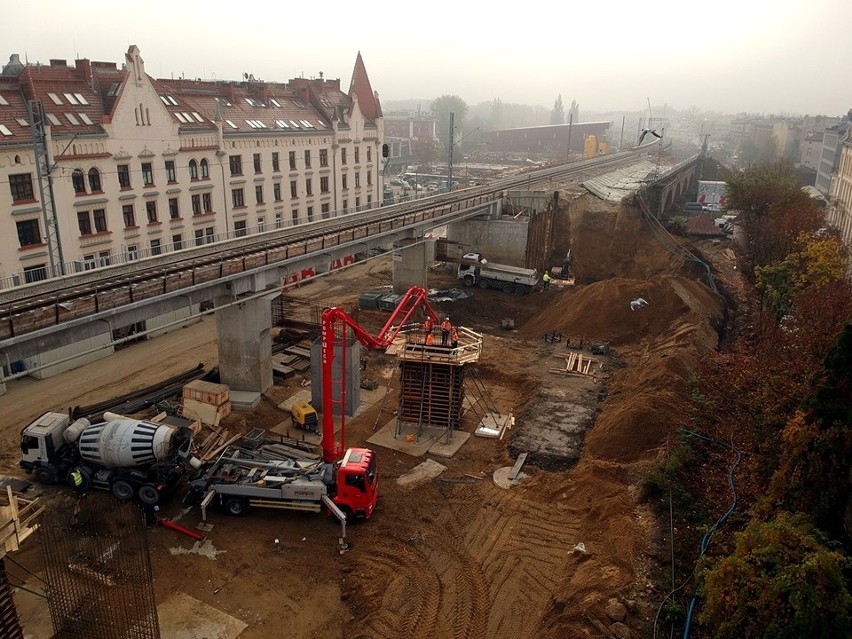 W całości rozebrany został już nasyp PKP na odcinku od ul....