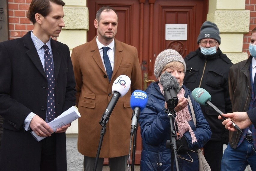 Konferencja prasowa posła Kacpra Płażyńskiego dot. sytuacji śmieciowej w Starogardzie Gdańskim
