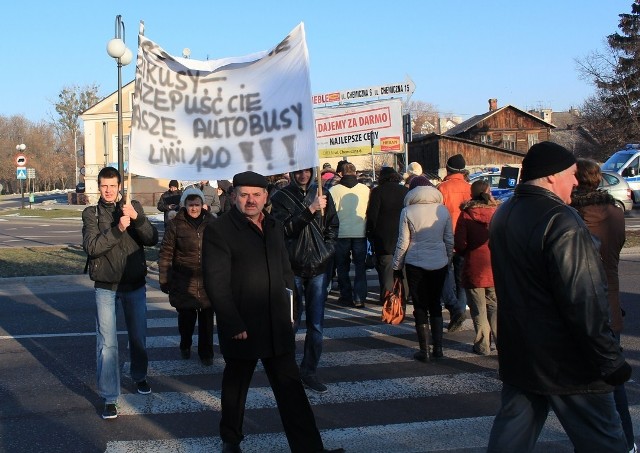 Chełm: Zablokowali rondo, bo nie chcą zmian w komunikacji