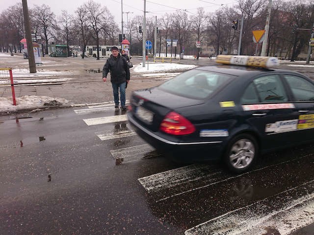 U wylotu ulicy Fryderyka Chopina na plac Mariana Rapackiego sygnalizacja świetlna jest tylko dla kierowców