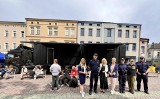 Lubliniec. „Escape van” już stanął na rynku w Lublińcu. Ten projekt ma przybliżyć kwestię handlu ludźmi