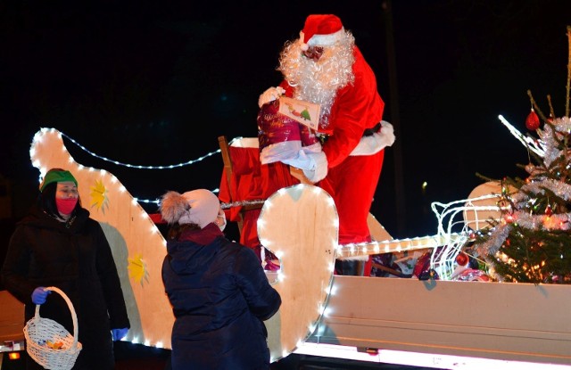 W ubiegłym roku Święty Mikołaj również podróżował po gminie Ćmielów.
