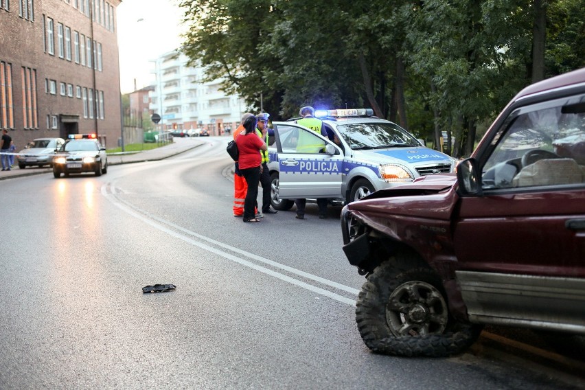 Czołowe zderzenia dwóch samochodów na ul. Kościuszki w...