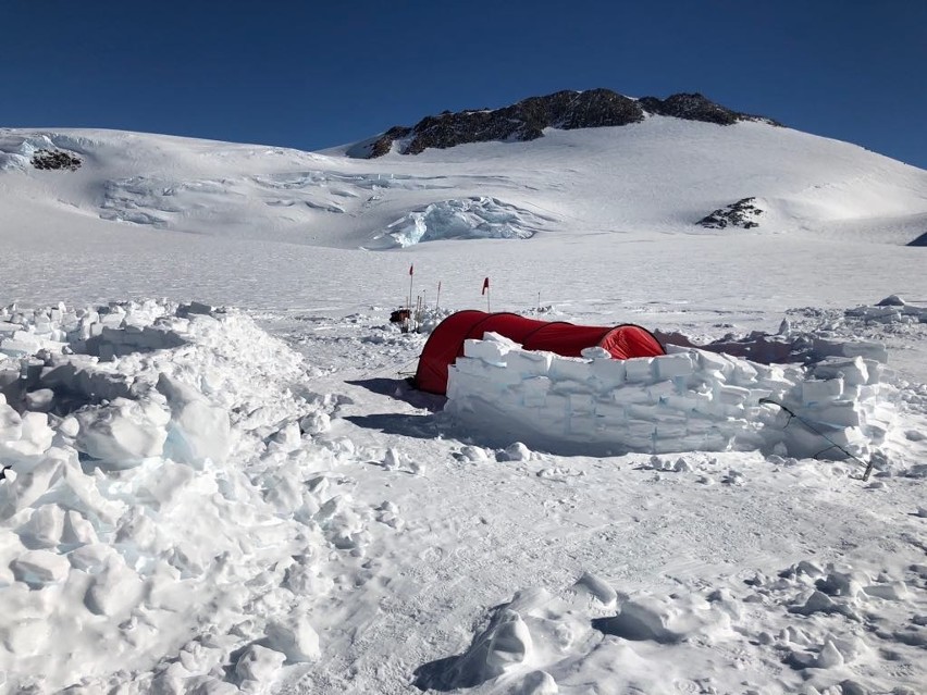 Kamil Suchański zdobył Mount Vinson i stanął na dachu Antarktydy