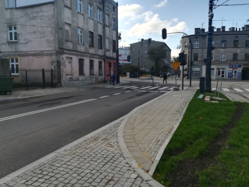 Ulica Dąbrowskiego od piątku oficjalnie otwarta - zakończyły się odbiory. Sygnalizację nie wszędzie włączono... ZDJĘCIA