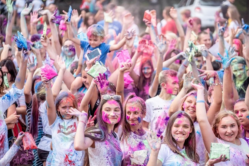 Obowiązkowym i kluczowym punktem „Festiwalu Kolorów” są...