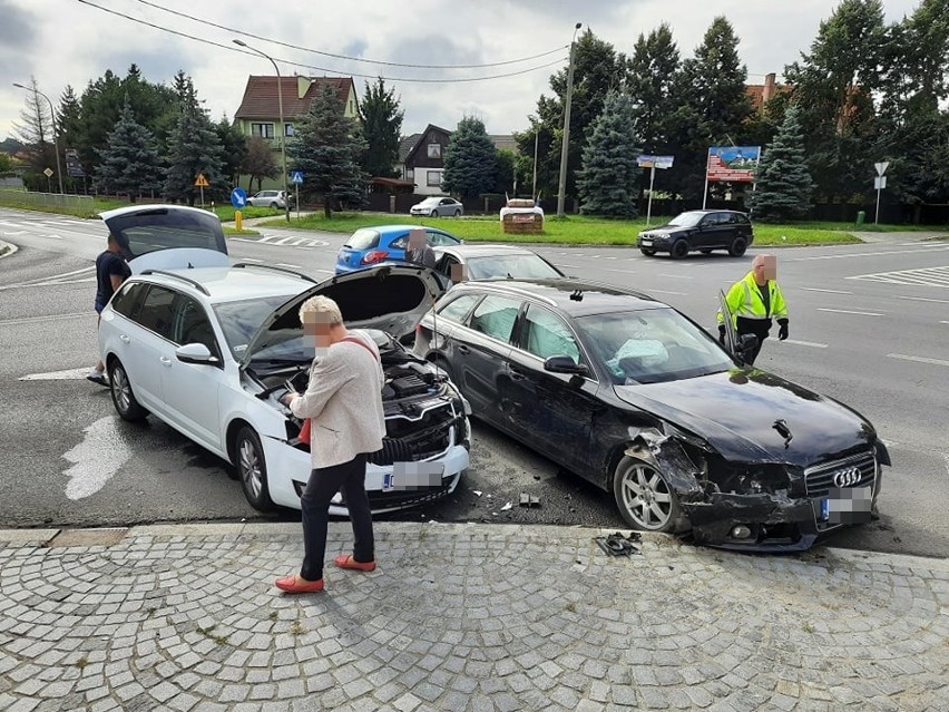 Wypadek trzech samochodów w Strzelinie na drodze krajowej nr...