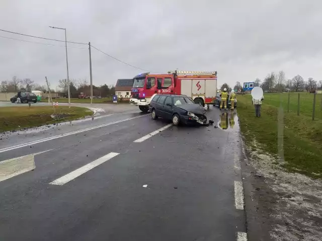 Straż zakończyła swoją pracę o 10:45. Droga powinna być już przejezdna.