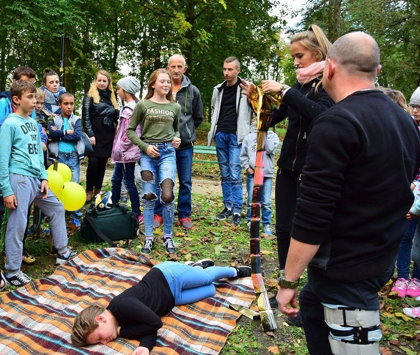 Prawdziwa przyjaźń tylko w „realu”. Piknik międzypokoleniowy z atrakcjami w Parku Piszczele   