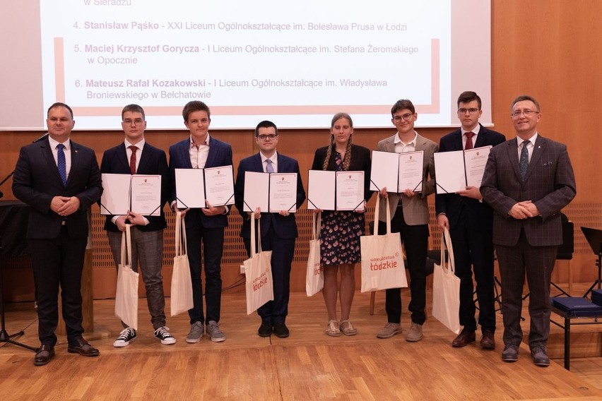 Najlepsi uczniowie i studenci nagrodzeni stypendiami Marszałka Województwa Łódzkiego. Zobacz listę 