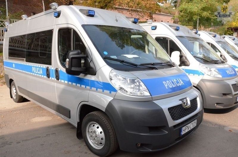 Policja na Pomorzu. 10 nowych ambulansów Pogotownia Ruchu Drogowego [ZDJĘCIA]