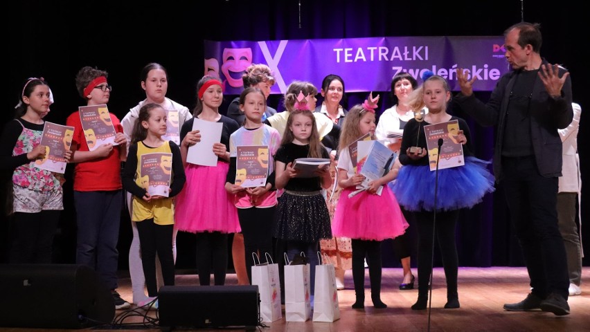 Teatrałki Zwoleńskie w Kinie Świt. Na scenie prezentowali się mali aktorzy. Zwyciężył teatr ze Zwolenia