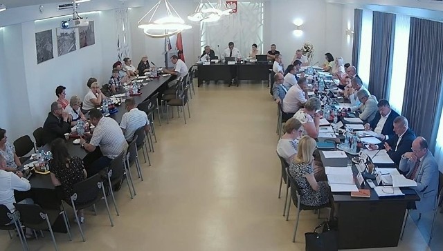 Rada Miasta i Gminy w Skaryszewie udzieliła burmistrzowie Dariuszowi Piątkowi absolutorium i wotum zaufania.